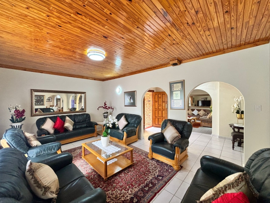 5 Bedroom Property for Sale in Flamwood North West